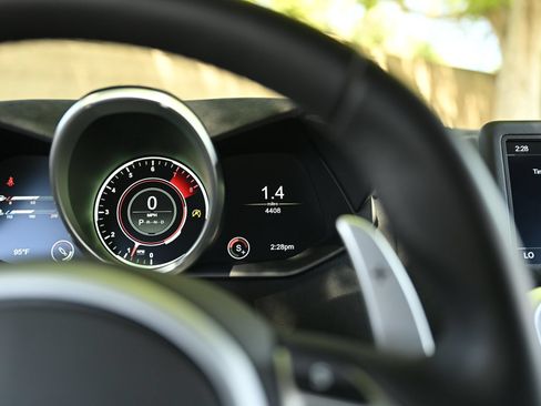Used 2020 Aston Martin V8 Vantage Coupe RWD image 41