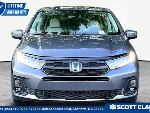 Used 2025 Honda Odyssey Touring image 2