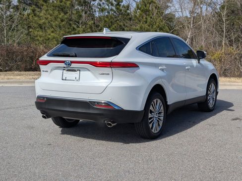 Used 2024 Toyota Venza Limited image 6