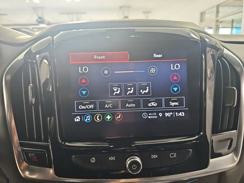 Certified 2023 Chevrolet Traverse LT FWD image 28