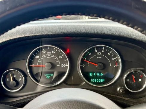 Used 2014 Jeep Wrangler Unlimited Sahara image 18