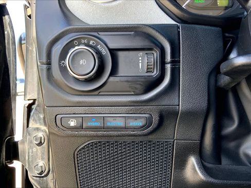 Used 2024 Jeep Wrangler Unlimited Sahara AWD/4WD image 33