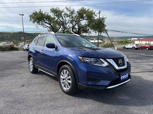 Used 2020 Nissan Rogue SV image 3