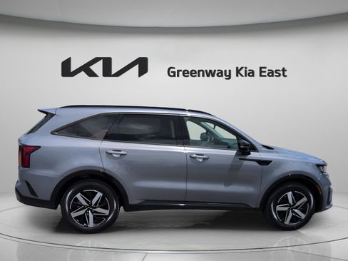 Certified 2023 Kia Sorento S FWD image 5