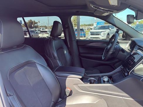 Used 2024 Jeep Grand Cherokee L Altitude image 9