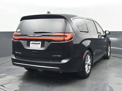 Used 2026 Chrysler Pacifica Limited FWD image 23
