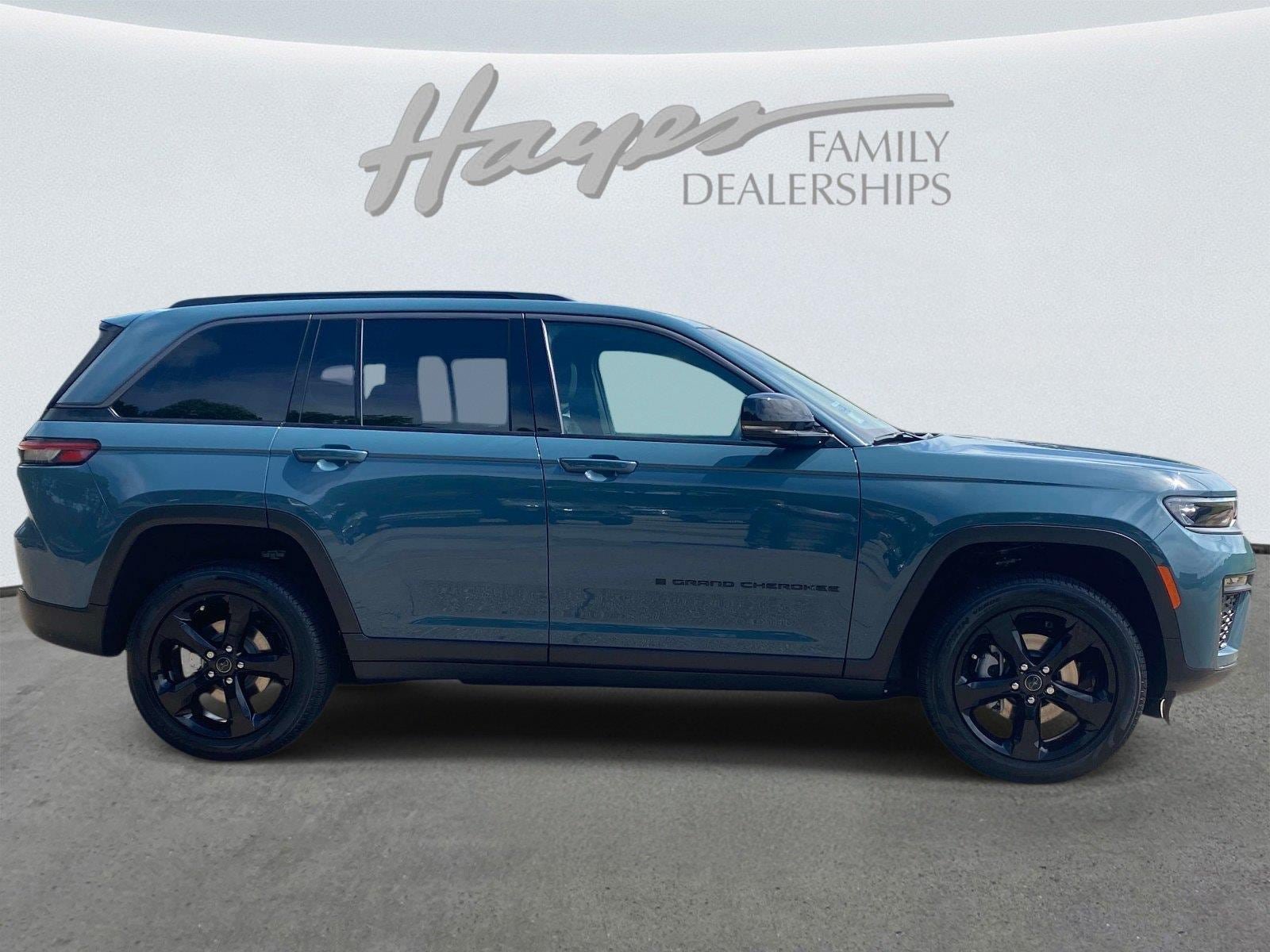 New 2027 Jeep Grand Cherokee Limited AWD/4WD image 3