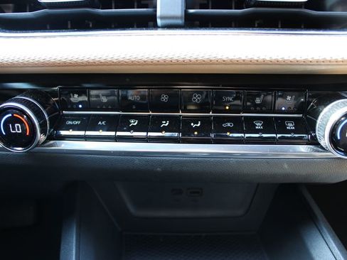 Used 2025 Chevrolet Equinox ACTIV w/ Safety and Technology Package image 29