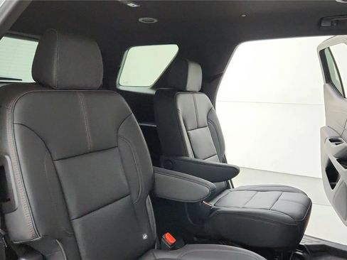 Used 2023 Chevrolet Traverse RS FWD image 54
