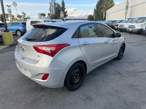 Used 2017 Hyundai Elantra GT image 5