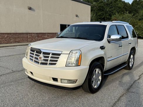 Used 2012 Cadillac Escalade 2WD image 3