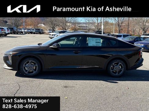 New 2025 Kia K4 LXS image 3