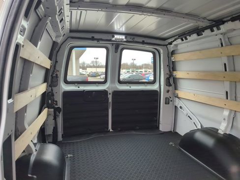 Used 2024 GMC Savana 2500 w/ Driver Convenience Package image 18