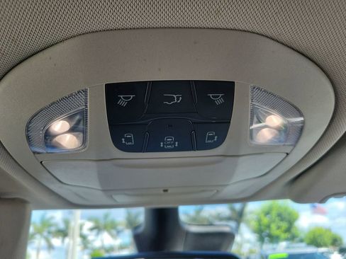 Used 2023 Chrysler Pacifica Touring-L FWD image 23