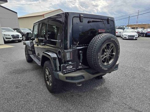 Used 2016 Jeep Wrangler Unlimited Sahara image 5
