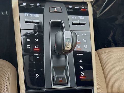 Used 2023 Porsche Macan AWD/4WD image 19