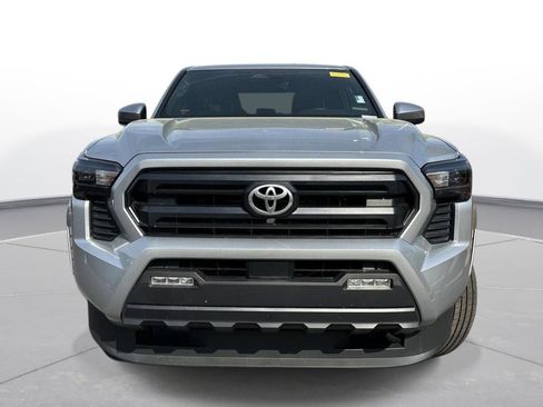 Certified 2025 Toyota Tacoma SR5 image 3