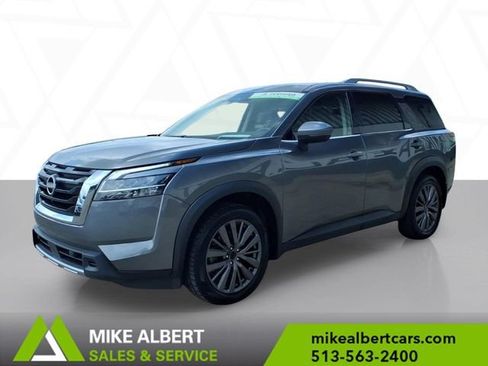 Used 2023 Nissan Pathfinder SL w/ SL Premium Package AWD/4WD image 3