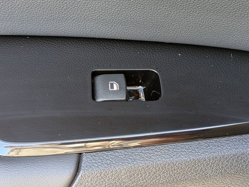 Used 2024 Kia Sportage EX FWD image 29