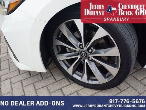 Used 2023 Nissan Maxima Platinum w/ Sport Mat Group FWD image 9