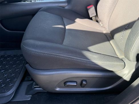 Used 2019 Nissan Pathfinder SV image 11