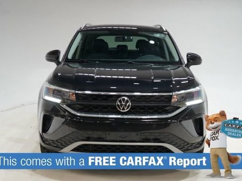 Used 2022 Volkswagen Taos SE image 2