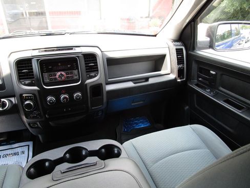 Used 2017 RAM 1500 Express AWD/4WD image 9
