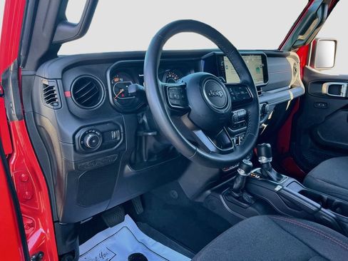 Certified 2025 Jeep Wrangler Unlimited Rubicon w/ Safety Group AWD/4WD image 9