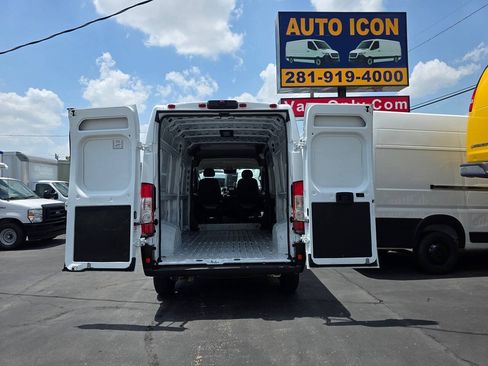 Used 2025 RAM ProMaster 2500 w/ Convenience Group FWD image 12