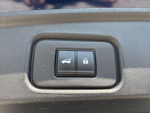 Used 2025 Nissan Pathfinder SV FWD image 23