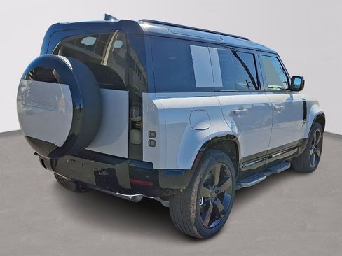 New 2026 Land Rover Defender 110 X-Dynamic SE image 3