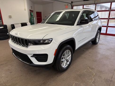 New 2025 Jeep Grand Cherokee Laredo X w/ Luxury Tech Group I AWD/4WD image 3