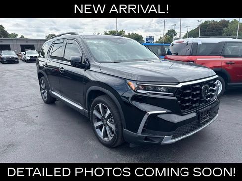 Used 2025 Honda Pilot Elite image 3
