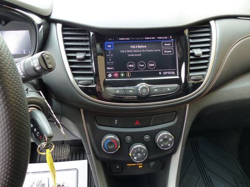 Used 2020 Chevrolet Trax LT image 18