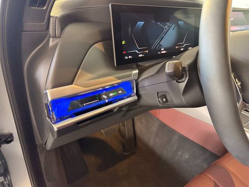 Used 2023 BMW i7 xDrive60 AWD/4WD image 28