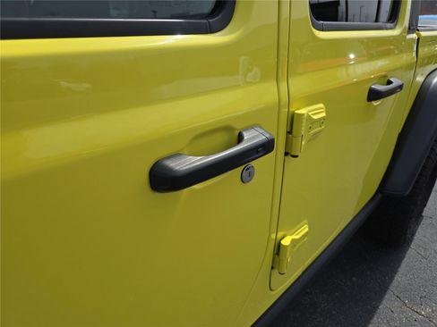 Used 2023 Jeep Gladiator Mojave image 13