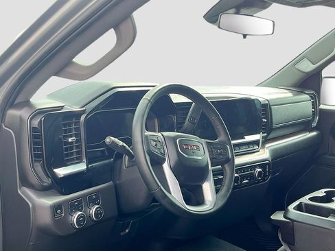 Used 2025 GMC Sierra 1500 Elevation image 9
