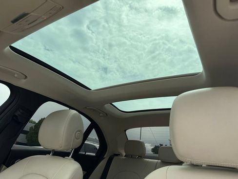 Used 2021 Mercedes-Benz C 300 Sedan image 2
