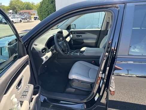Used 2023 Honda Pilot LX image 15
