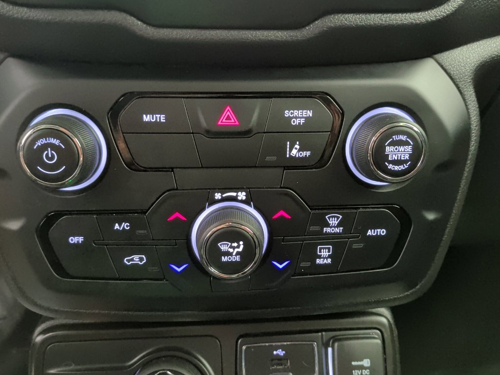 Used 2023 Jeep Renegade Trailhawk AWD/4WD image 35