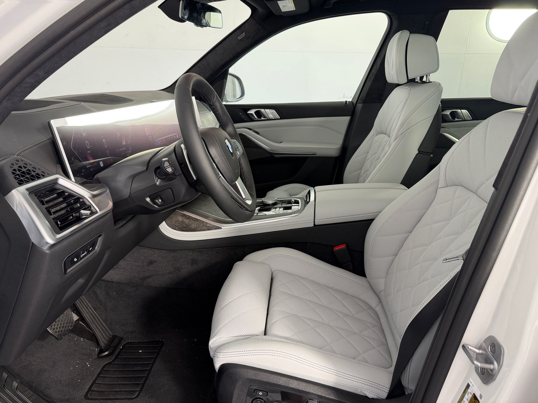 Used 2027 BMW X7 xDrive40i w/ Premium Package AWD/4WD image 5