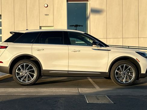 New 2025 Lincoln Corsair Premiere w/ Equipment Group 101A image 2