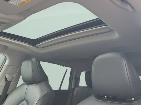 Used 2023 Toyota Highlander XLE FWD image 17