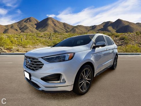 Used 2019 Ford Edge Titanium w/ Equipment Group 301A FWD image 2