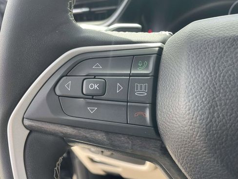 Used 2023 Jeep Grand Cherokee Limited AWD/4WD image 19