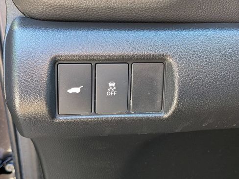 Used 2025 Honda Pilot Touring image 17