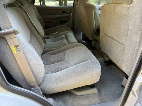Used 2004 Chevrolet Tahoe LS w/ Preferred Equipment Group AWD/4WD image 16