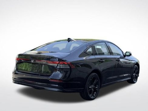 Certified 2025 Honda Accord SE image 6