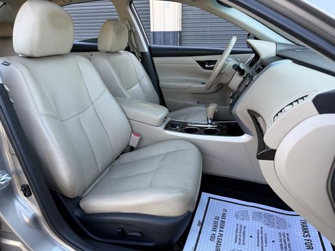 Used 2015 Nissan Altima 2.5 SL w/ Technology Package FWD image 16