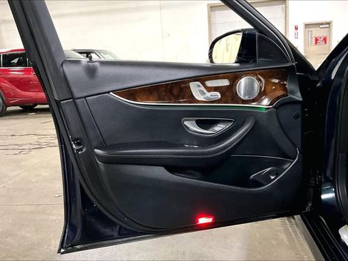 Used 2017 Mercedes-Benz E 300 4MATIC image 21